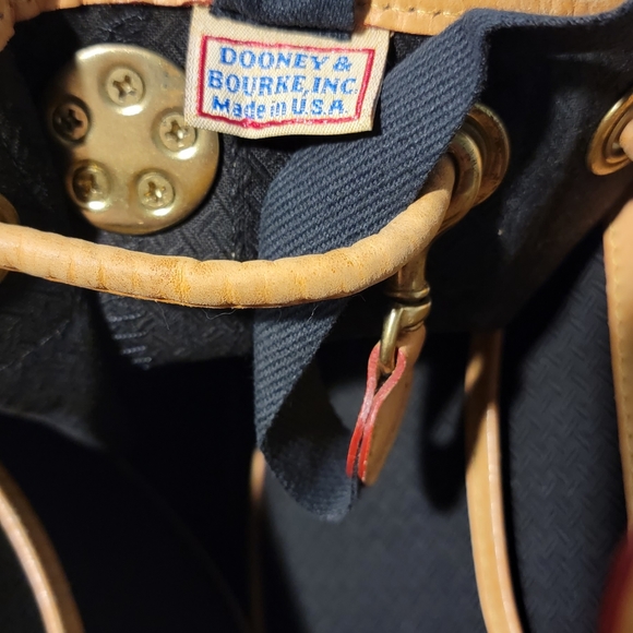 Dooney & Bourke bucket bag - Picture 7 of 9